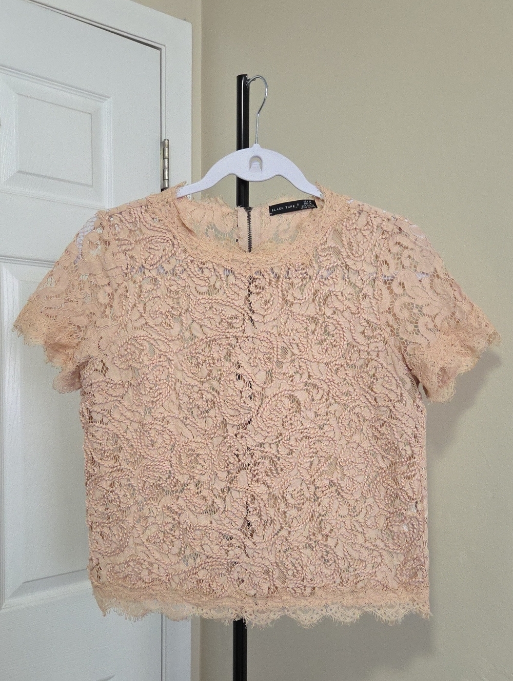 Black Tape_ Peach Lace Short Sleeve Crop Top
